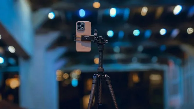 Sử dụng Tripod chuyên nghiệp để quay video