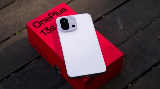 OnePlus 13s có giá bán hợp lý hơn