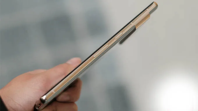 Thiết kễ trên Pixel 7 Pro