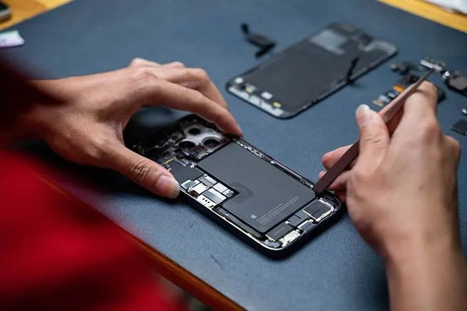 Thay pin iPhone 14 Pro Max
