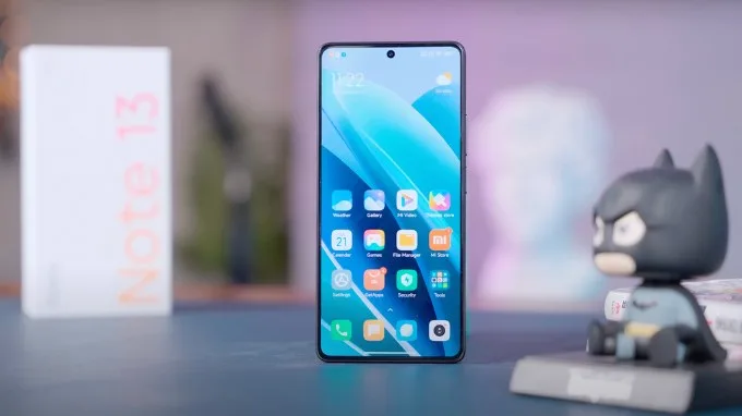 Viền màn hình siêu mỏng trên Xiaomi Redmi Note 13