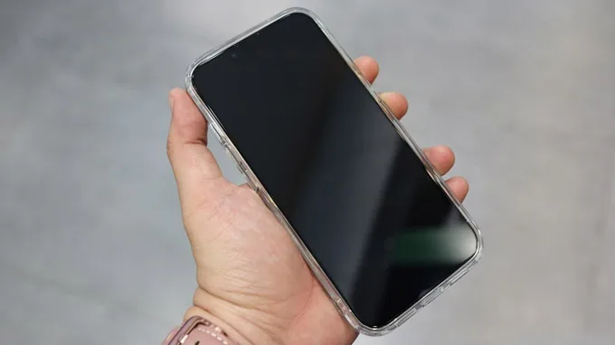 Cường lực Uniq Optix Clear For iPhone