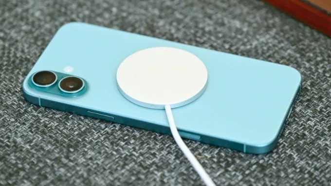 Hệ thống sạc không dây MagSafe trên iPhone 16 đã được cải tiến