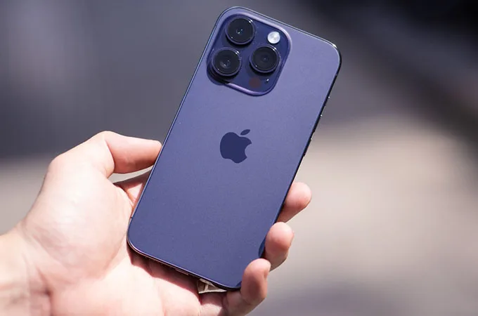 iPhone 14 nhỏ gọn nhưng vẫn có cụm 3 camera xịn sò