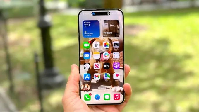 Màn hình iPhone 15 Pro Max cực sắc nét