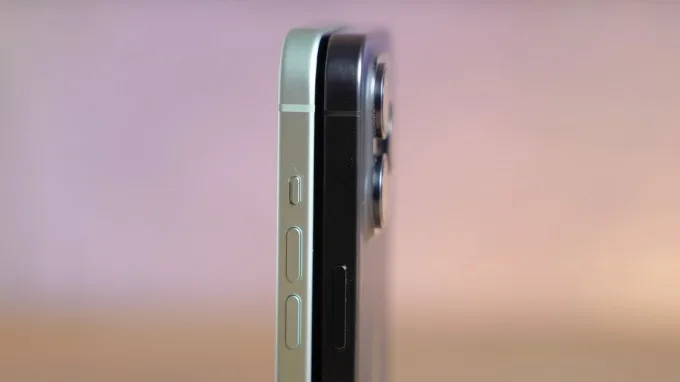 iPhone 15 và iPhone 15 Pro có chất liệu hoàn thiện khác nhau