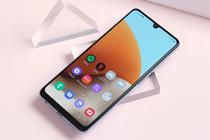 Redmi Note 11 vs Samsung Galaxy A32 màn hình