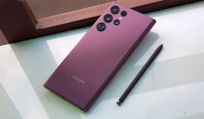 Samsung lần đầu tiên trang bị cho Galaxy S22 Ultra bút S-Pen bên trong thân máy