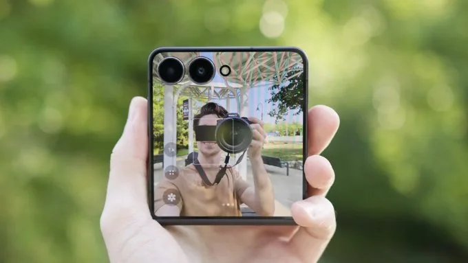 Camera Galaxy Z Flip 7