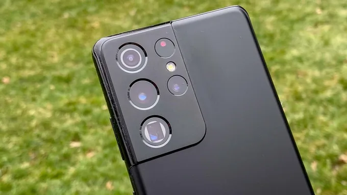 Mặc dù hoàn hảo nhưng camera Galaxy S21 Ultra cũng có điểm yếu mà Galaxy S21, S21+ không có