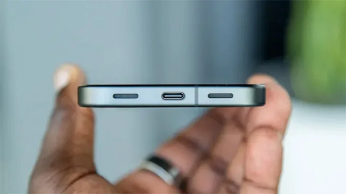 Google Pixel 10 đang thách thức vị thế của Apple với những nâng cấp đáng giá, đặc biệt là về pin và sạc