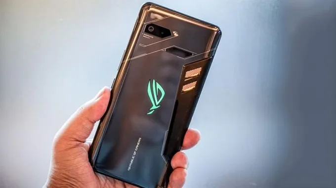 Asus ROG mang ngoại hình hầm hố