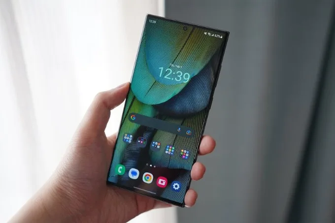 Samsung S23 Ultra sử dụng màn hình ALMOLED cao cấp