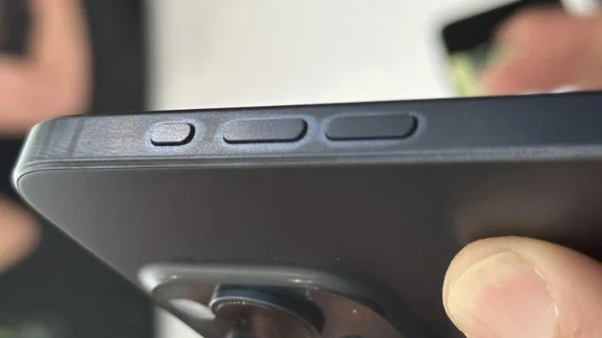Khung đổi màu trên iPhone 15 Pro Max