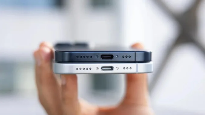 Cổng sạc USB-C trên hai thiết bị