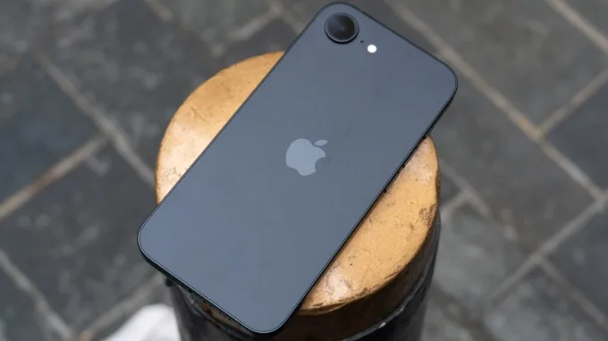 iPhone 16e