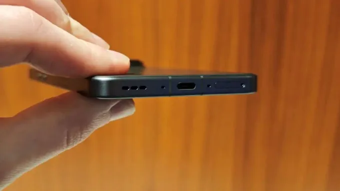 So sánh OPPO Find X8 Ultra và iPhone 16 Pro Max về pin sạc