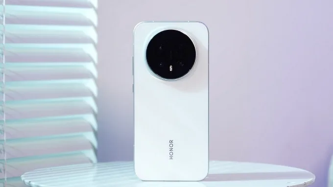 Honor Magic 8 mang ngôn ngữ thiết kế quen thuộc của dòng Magic