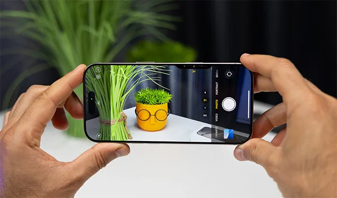 Điện thoại iPhone 16 Pro được trang bị thiết lập ba camera