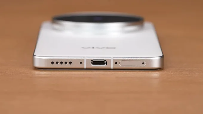 Vivo X200 Ultra vượt trội hơn với pin silicon-carbon 6.000mAh,