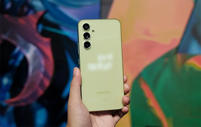 So sánh thiết kế Galaxy A54 5G và Pixel 7a