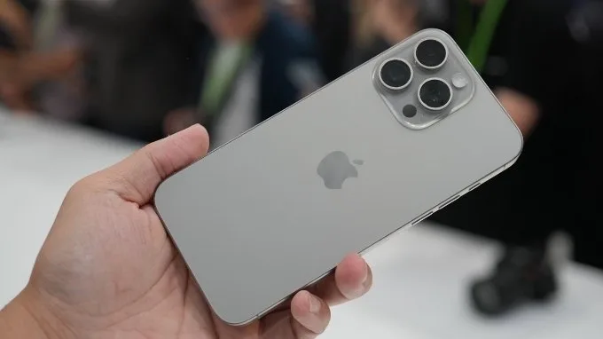iPhone 15 Pro Max màu Titan Tự nhiên