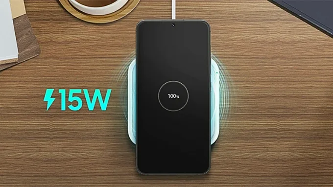 Samsung Galaxy S23 và iPhone 15 đều sạc không dây 15W