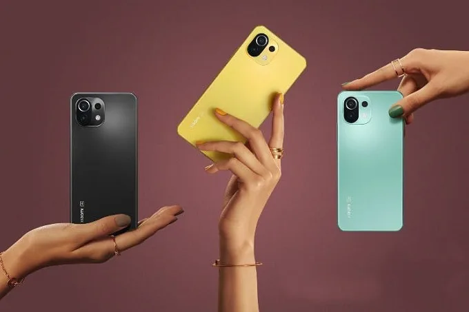 Xiaomi Mi 11 Lite với thiết kế giống Mi 11 nhưng gia công từ nhựa