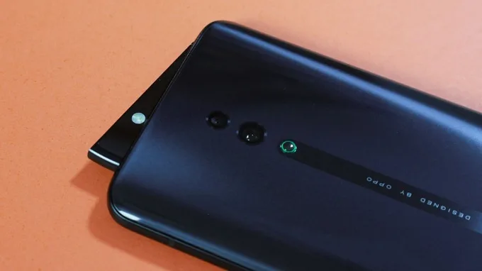Oppo Reno với camera vây cá mập