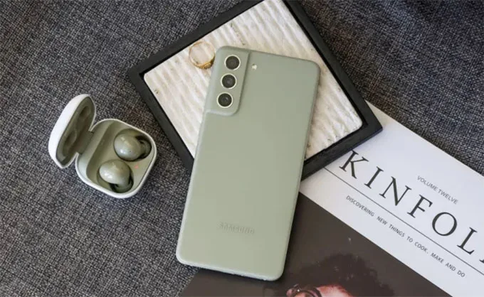 Ngoại hình Galaxy S21 FE không có nhiều khác biệt so với Galaxy S21