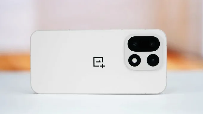 OnePlus 15 là lựa chọn cho người dùng yêu thích hiệu năng, muốn một thiết bị Android có pin tốt