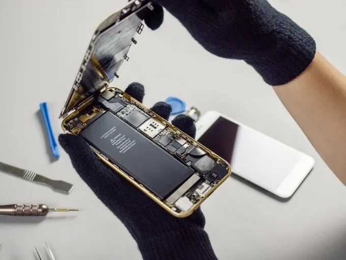 Thay pin iPhone ở đâu uy tín, an toàn?