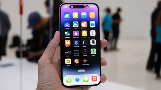 iPhone 14 Pro hiển thị chân thật hơn Nothing Phone 2