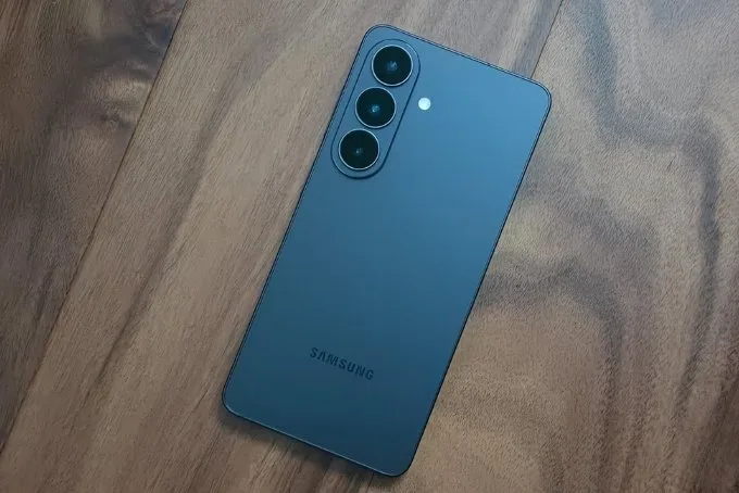 thiet-ke-ben-ngoai-samsung-galaxy-s26-xtmobile_1