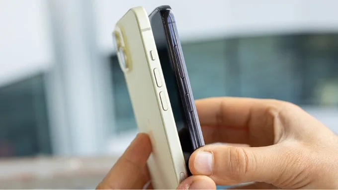 So sánh thiết kế iPhone 15 Plus và Samsung S23 Plus