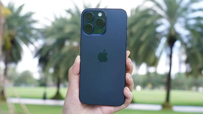 Chạm nhẹ mặt lưng để kích hoạt tác vụ