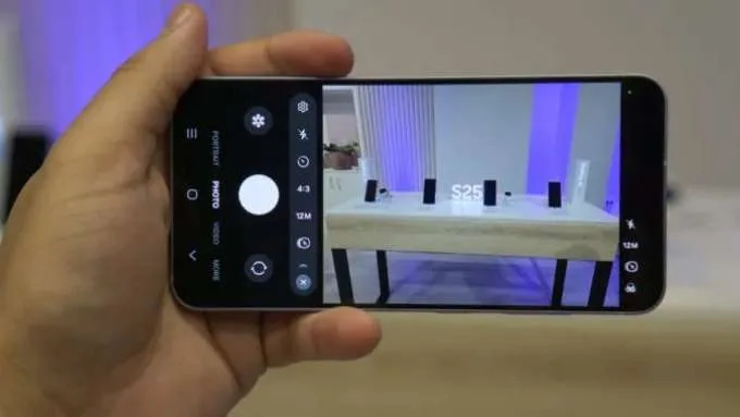 Sử dụng phím tắt trên Android và giữ nút chụp để quay video trong chế độ ảnh