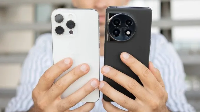 Kích thước của iPhone 15 Pro Max và OnePlus 11