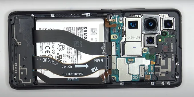 Linh kiện bên trong Galaxy S21 Ultra được sắp xếp khá phức tạp