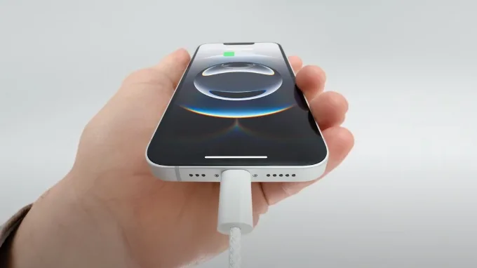 So sánh iPhone 16e và iPhone 16 về pin và sạc