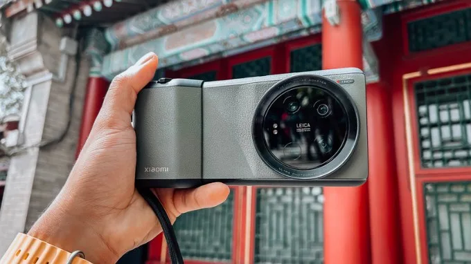 Xiaomi 14 Ultra sở hữu thiết kế khác biệt hoàn toàn so với bản thường và Pro