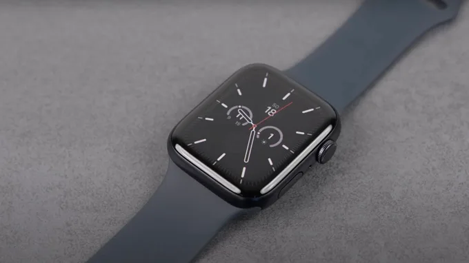 Apple Watch SE 2 sở hữu màn hình OLED đa tinh thể