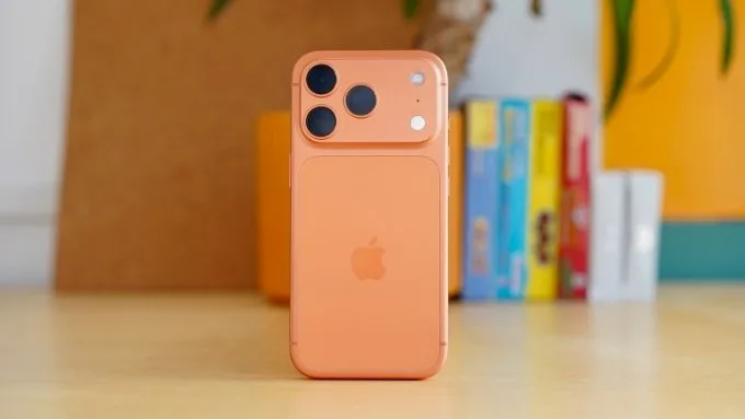 Ngoại hình iPhone 17 Pro 512GB Cũ (Trầy Đẹp) vẫn giữ độ hoàn thiện cao