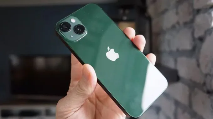 Thiết kế iPhone 13 512GB Cũ (Trầy Đẹp) vẫn chắc chắn, bền bỉ