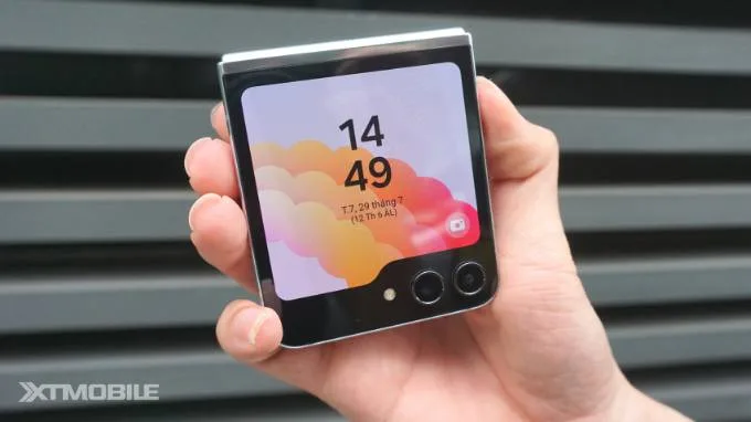 Màn hình Samsung Z Flip 5 hiển thị sắc nét