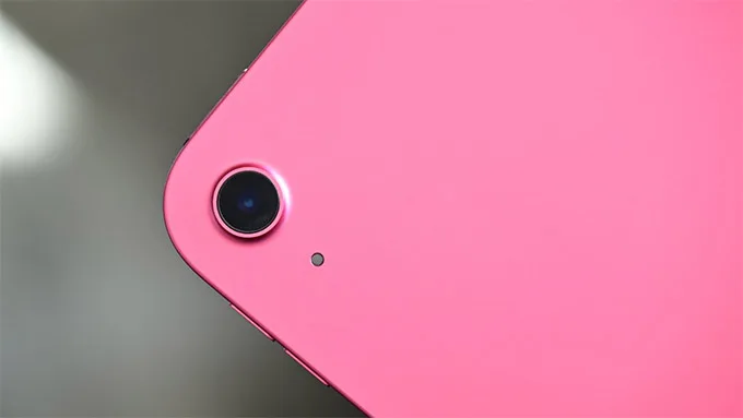 Thời lượng pin ấn tượng, camera chụp ảnh tương đối