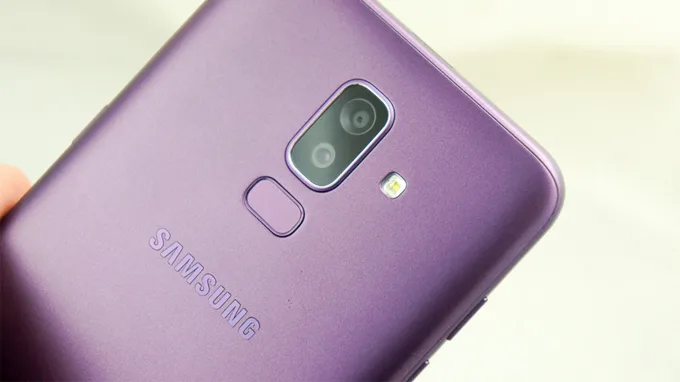 galaxy-j8-so-huu-camera-an-tuong-xtmobile