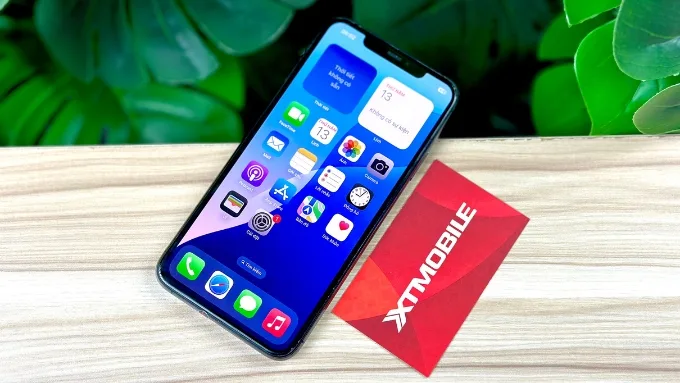 Máy được trang bị màn hình Super Retina XDR OLED 5.8 inch