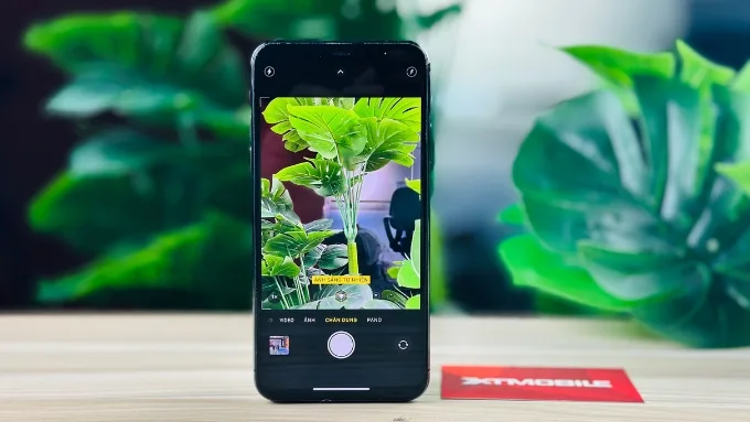 iPhone 11 Pro 256GB cũ sở hữu cụm 3 camera 12MP gồm ống kính chính, góc siêu rộng và telephoto
