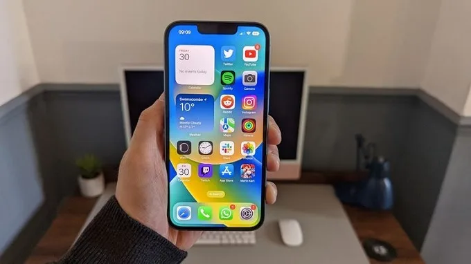 iPhone 14 512GB cũ sở hữu màn hình 6.1 inch